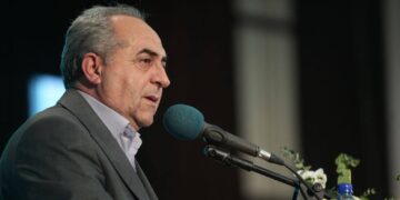 باید از شأن پزشکان و حقوق بیماران همزمان صیانت شود