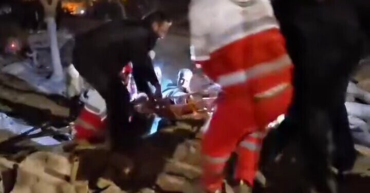 کشف پیکر 7 شهید از خانه های سازمانی راه آهن تبریز بدنبال حمله وحشیانه دشمن 1 کشف پیکر 7 شهید از خانه های سازمانی راه آهن تبریز بدنبال حمله وحشیانه دشمن