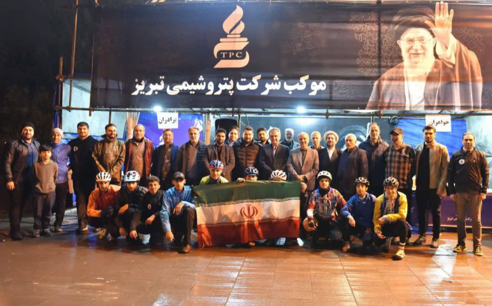 1777492517 65 رکاب‌زنی تیم پتروشیمی تبریز در شب میلاد امام رضاع