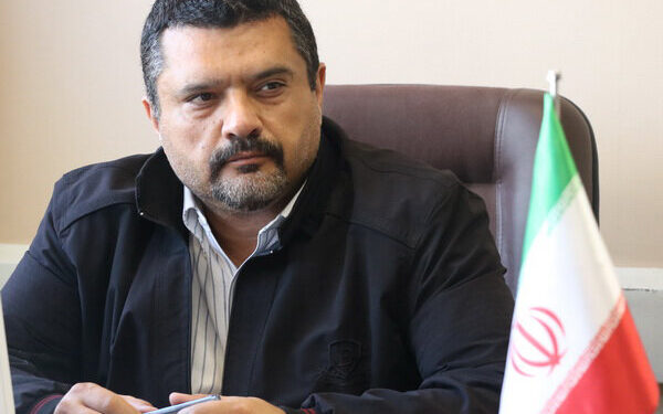 داستان یادداشتی که نقد از امام جمعه تعبیر شد/ واکنش شهید آل هاشم به یادداشت: "نمی گذارد که..." 1 داستان یادداشتی که نقد از امام جمعه تعبیر شد/ واکنش شهید آل هاشم به یادداشت: "نمی گذارد که..."